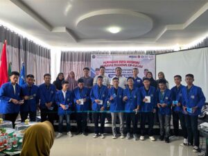 Foto Bersama Rektor dan Mahaiswa Penerima Beasiswa
