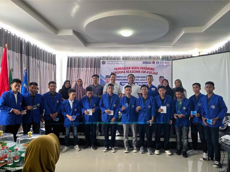 Foto Bersama Rektor dan Mahaiswa Penerima Beasiswa