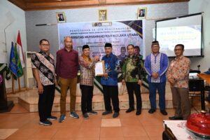 Penyerahan-SK-UM-KOTA